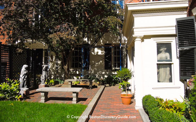 The front courtyard at Nichols House Museum